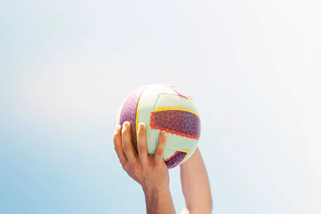 caracteristicas esenciales de una pelota de voleibol